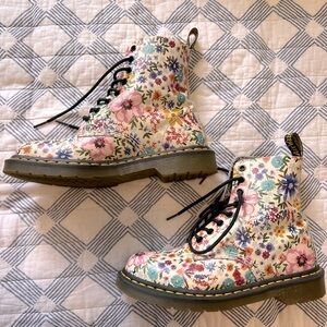 Dr Martens Floral White
